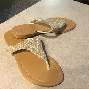 New size 8 Apt 9 Sandals